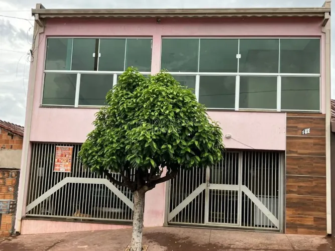 Venda de Casas / Sobrado na cidade de Américo Brasiliense