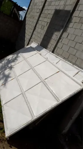 Portão de ferro fechado
