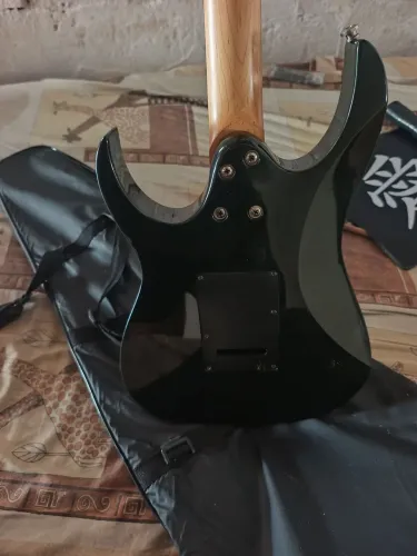 Guitarra Ibanez em ótimo estado