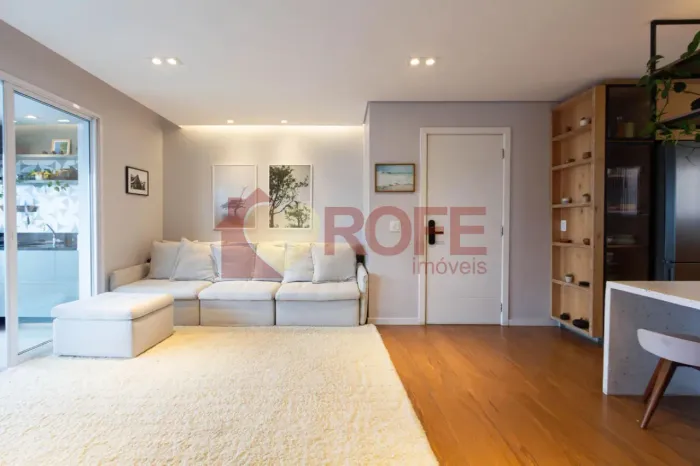 Apartamento com 112m2, 3 dormitórios sendo 1 Suíte e 2 vagas, na Vila Olimpia, SP.
