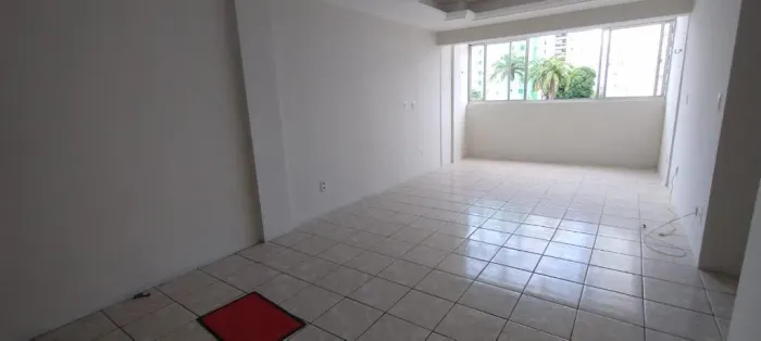 Rosarinho 3 quartos suíte armários 77m² nascente ventilado sala 2 amb bwc social cozinha 1