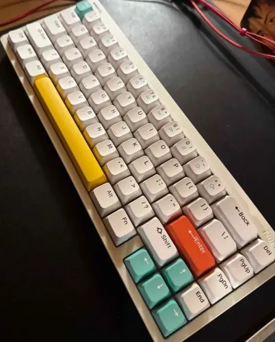 Mouse Logitech G705 + teclado Mecânico gamer Nuphy Halo 65 branco 