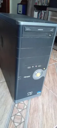 Pc antigo. Bom para fliperama