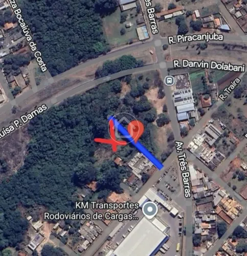 TERRENO COM ÁREA VERDE E CÓRREGO