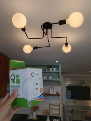 Lustre , lâmpadas novas na caixa não usadas ainda