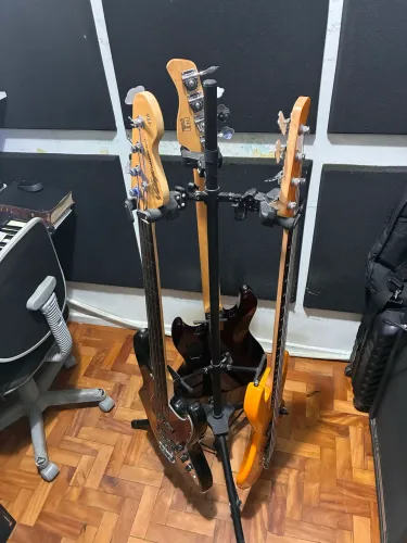Suporte para 3 instrumentos IBOX (baixo, guitarra, violão)
