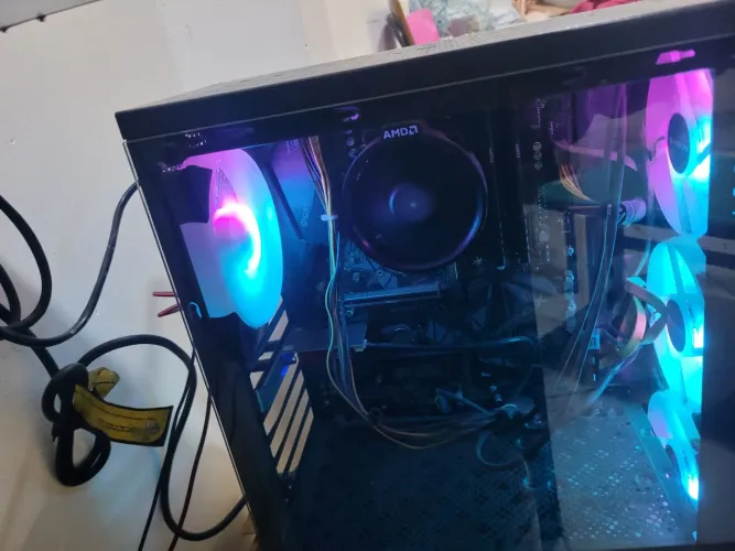 PC Gamer -  Ryzen 5 5600G - 16GB RAM  - Placa Mãe X570 Gaming X - SSD 256 + HD 300