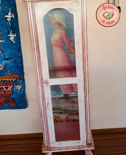 Cristaleira com a obra "Brisa de Setembro" - Leia a descrição