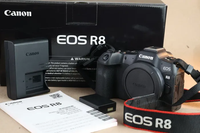 Canon EOS R8 - Mirrorless Full Frame