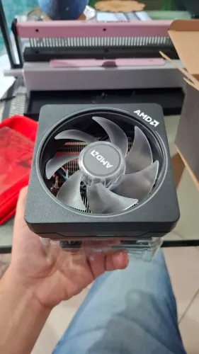 Coolers para CPU - AMD Stock + Cooler com Heatpipes - usados em ótimo estado