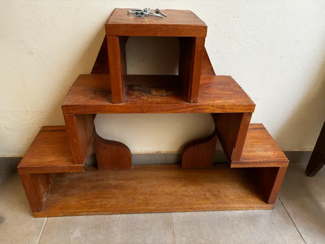 Vendo Estante de madeira maciça estilo escada