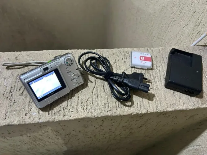 Sony Cyber-shot Dsc-w35 7.2mp | Completa | Bom Estado Prateado (Usado