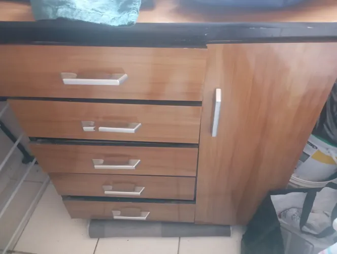 Vende-se uma cômoda semi nova