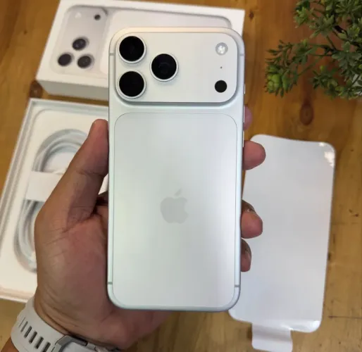iPhone 17 PRO MAX 256 Silver (garantia Apple 07/27) 93 ciclos apenas