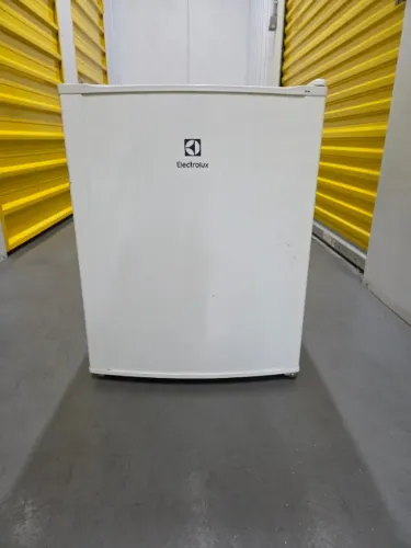 Frigobar Electrolux 80L com Porta Latas Uma Porta Branco (RE80) Usado