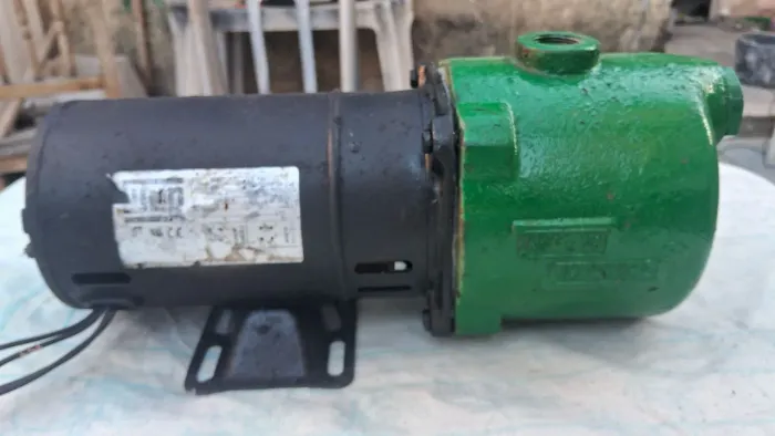 Bomba d'água Schneider auto aspirante de 1/2 CV BI-VOLTS