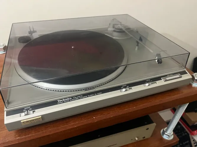 Technics SL-Q300 Quartz Direct Drive - Estado Impecável 