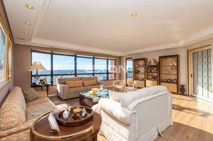 Apartamento à Venda no Juvevê 271 m² Privativos, 4 Quartos e 4 Vagas