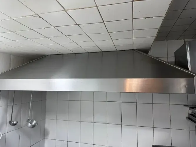 3 Coifas Cozinha Industrial em Aço Inox Completa (Tubulação e motor exaustão)