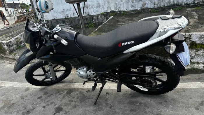 Vendo bros 150 ano 2013