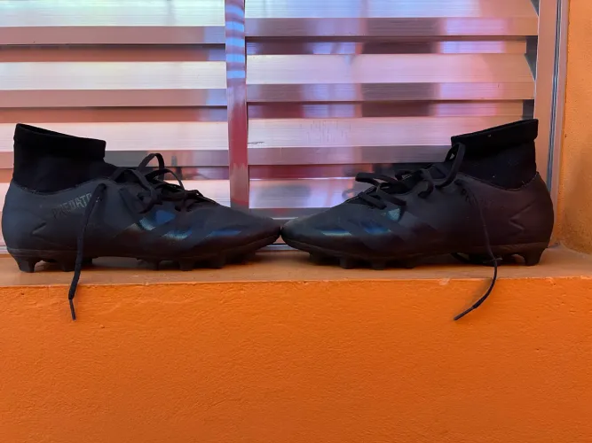 Chuteira Adidas Predator Preta