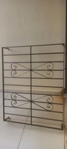 Grade de proteção em ferro para janela L 80cm x A 101cm x P 12 cm<br>