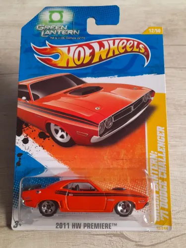 HOT WHEELS GREEN LANTERN 71 DODGE CHALLENGER