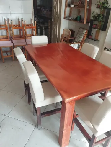 Mesa de Jantar de Madeira Maciça