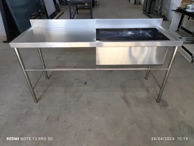 Pia Inox com bancada contraventada
