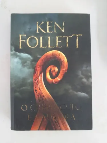 Livro ken Follett O crepúsculo e a Aurora.