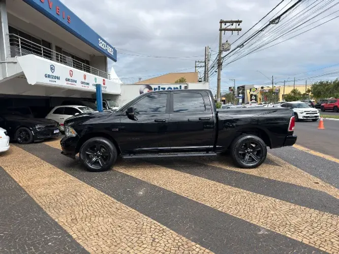Ram Classic Laramie Night Edition 5.7 V8 16V Gasolina 4X4 Aut. 2022