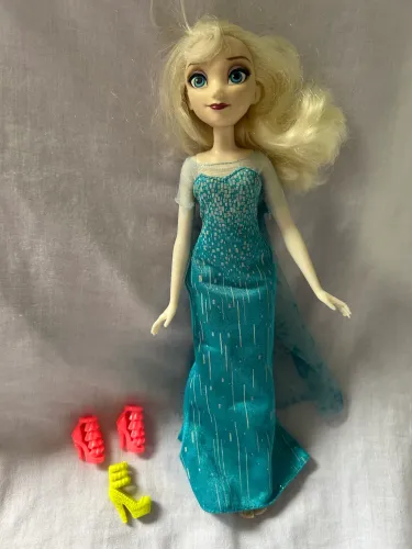 Boneca hasbro 2015