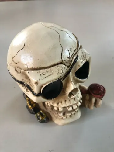 Cinzeiro de Mesa Caveira Pirata Willy Caolho