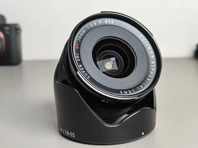 Lente FUJIFILM XF 14mm F/2.8 em Bom Estado.