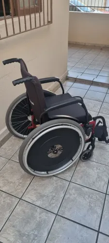 CADEIRA DE RODAS
