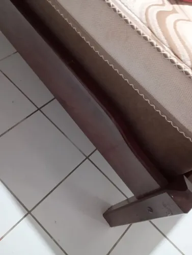 Vendo cama de casal Ypê madeira pura foi comprada por 4.500 estou vendendo por 1.800 