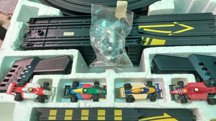 Autorama Senna tycon monza com quatro carrinhos e peças de substituição