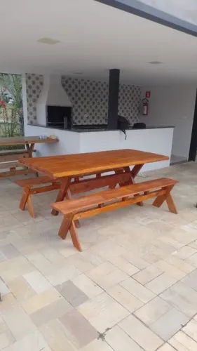 Mesa com 2 Bancos