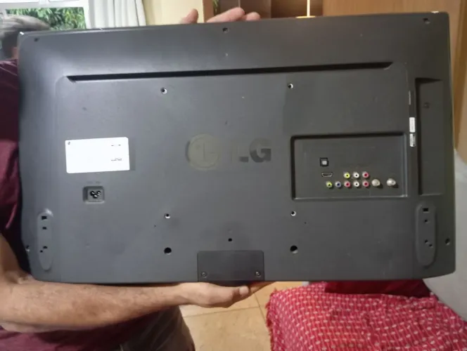 TV LG 32 Polegadas , não e smart,com conversor digital
