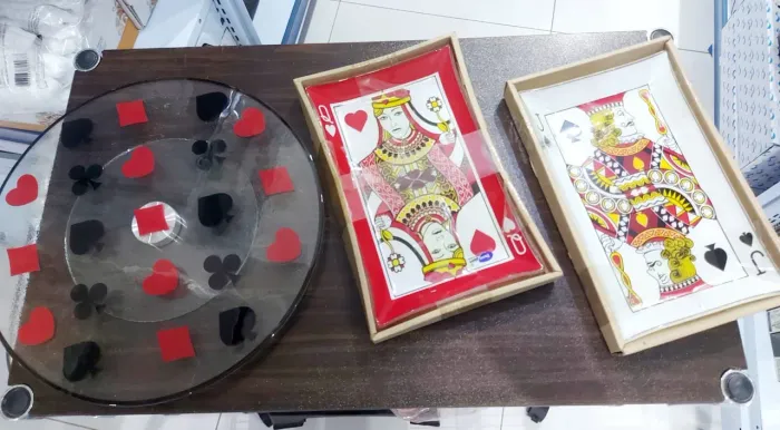 Jogo de 3 Bandejas de Vidro com Tema de Cartas de Baralho