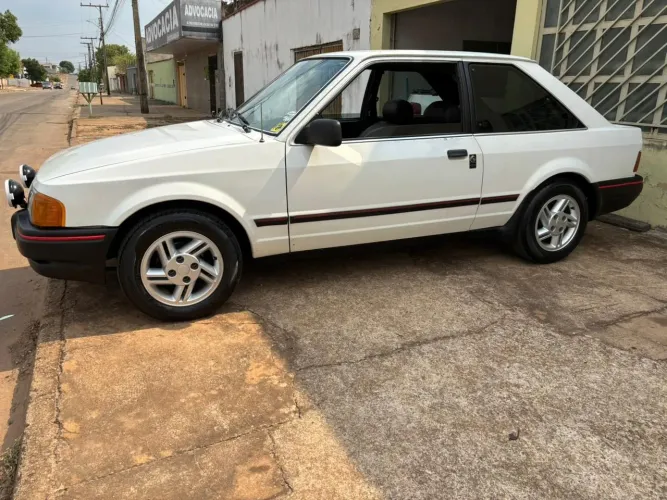 Escort GL 1.6 veículo antigo 