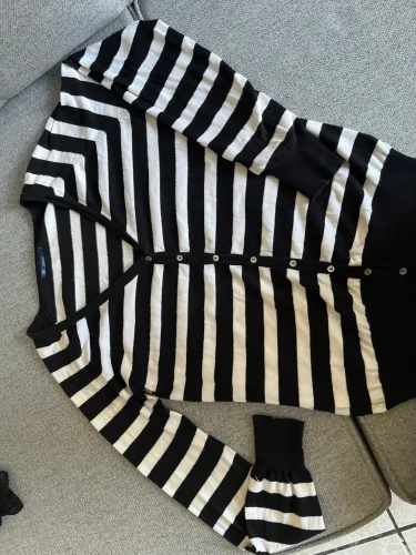 Casaquinho preto e branco 