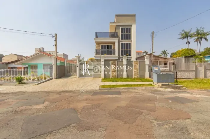 Sobrado moderno de frente para rua para venda, Uberaba, Curitiba