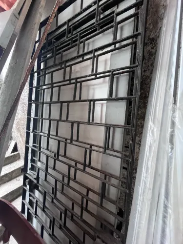 2 Grades de ferro (porta) 