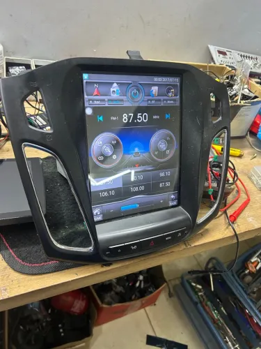 Central Multimídia Ford Focus modelo tesla