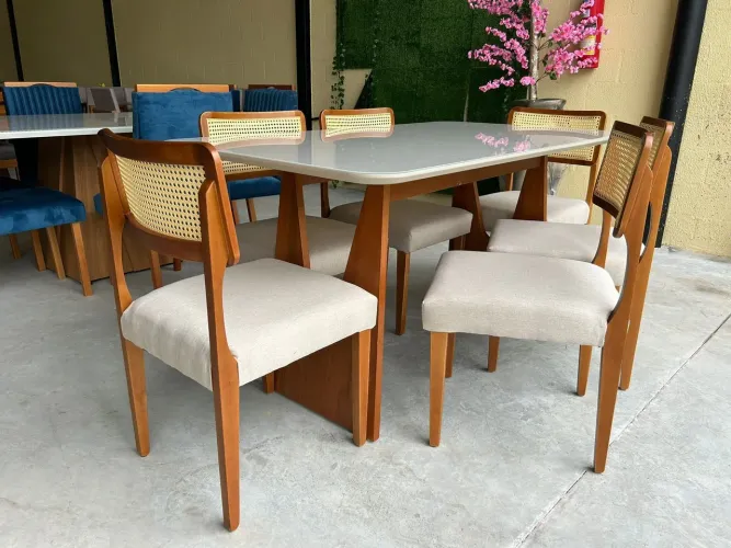 Mesa de Jantar com 6 cadeiras 100% Madeira