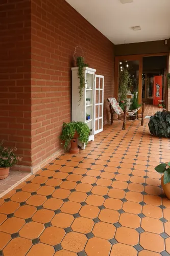 Piso Cerâmico Rustico Octogonal Terracota Com Tozzeto 