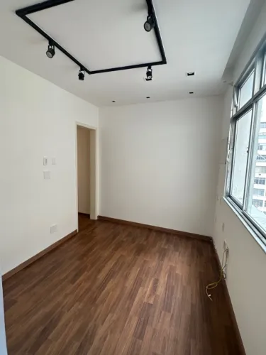 Excelente apartamento de dois quartos ao lado do Banco Itaú, Centro