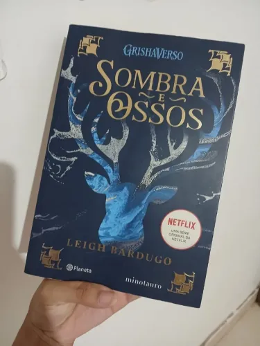 Livro"Sombra e Ossos"