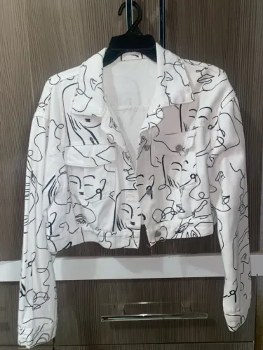 Jaqueta Jeans Feminina Estampa Artística